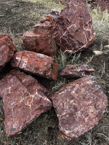 Ландшафтные глыбы красно-фиолетовые 200-1000 килограмм купить в Улан-Удэ