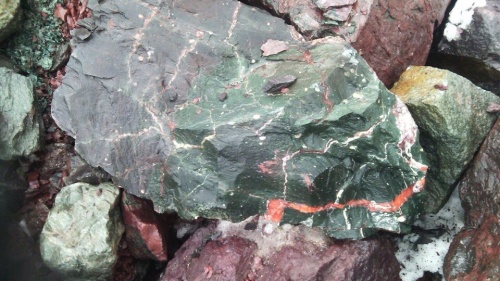 Гигантские зелёные валуны для ландшафтного дизайна весом более 5 тонн купить в Улан-Удэ