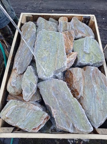 Златолит жёлтый, жёлто-зелёный глыбки и валуны для ланшафтного дизайна купить в Улан-Удэ
