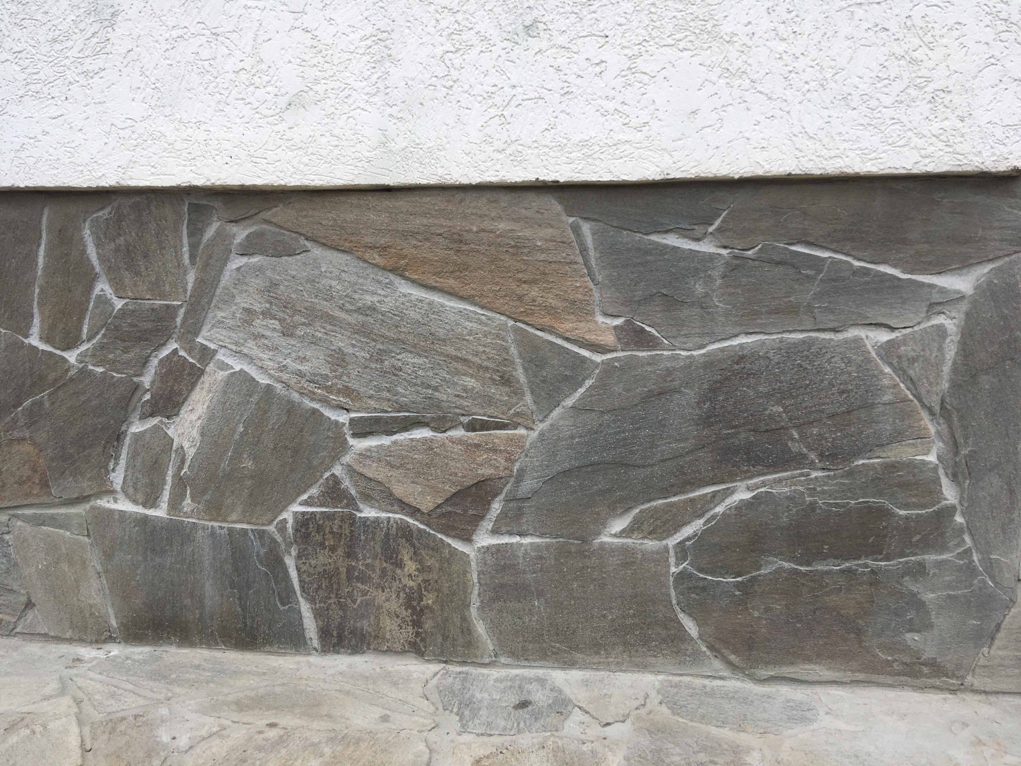 Плитняк златолит Уральский для цоколя, отмостки купить в Улан-Удэ