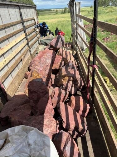 Ландшафтные глыбы красно-фиолетовые 200-1000 килограмм купить в Улан-Удэ