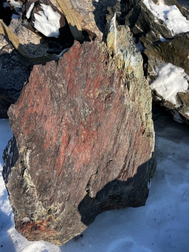 Ландшафтные глыбы красно-фиолетовые 200-1000 килограмм купить в Улан-Удэ