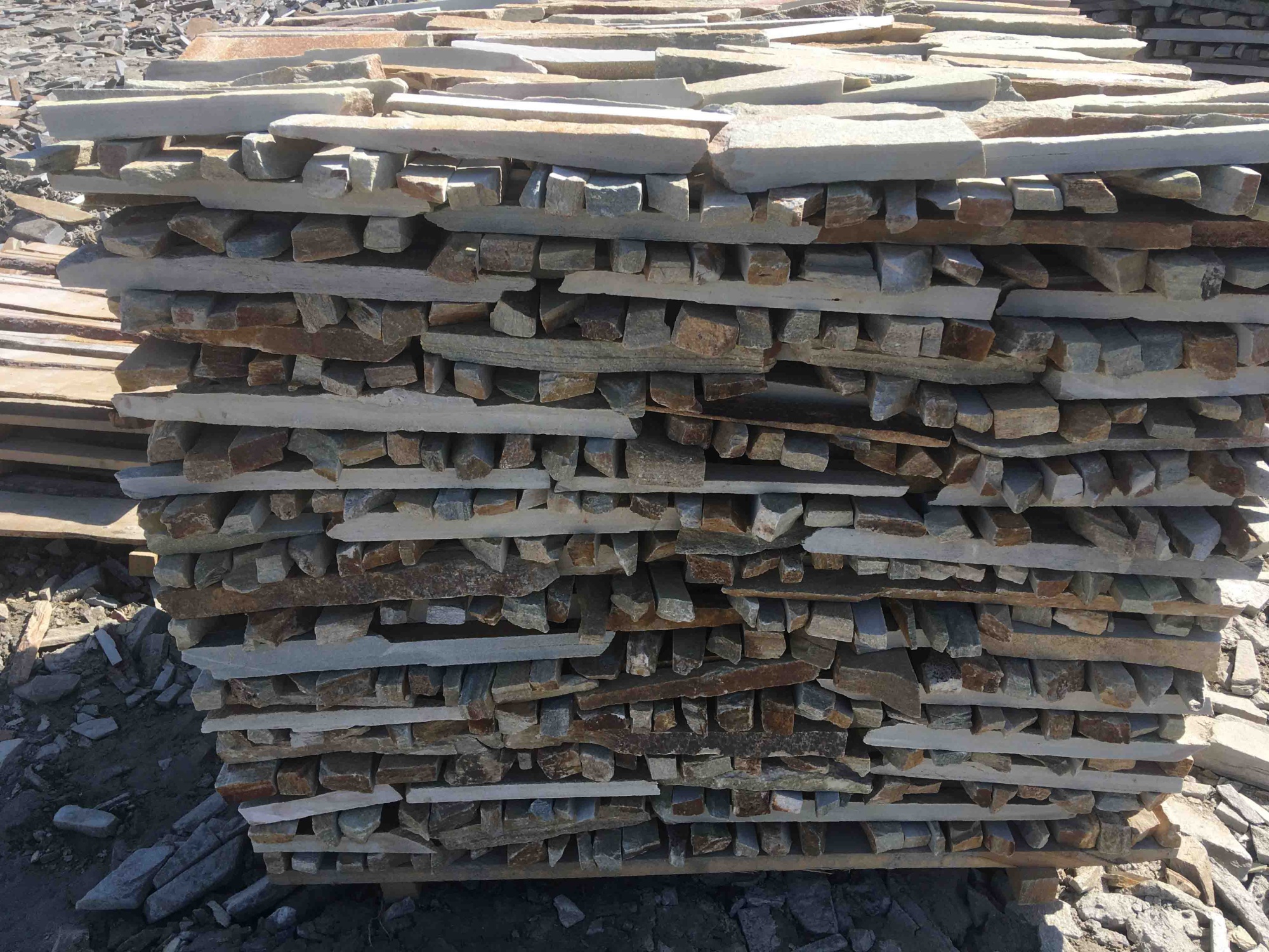 Горбушка златолит золотистый для облицовки купить в Улан-Удэ