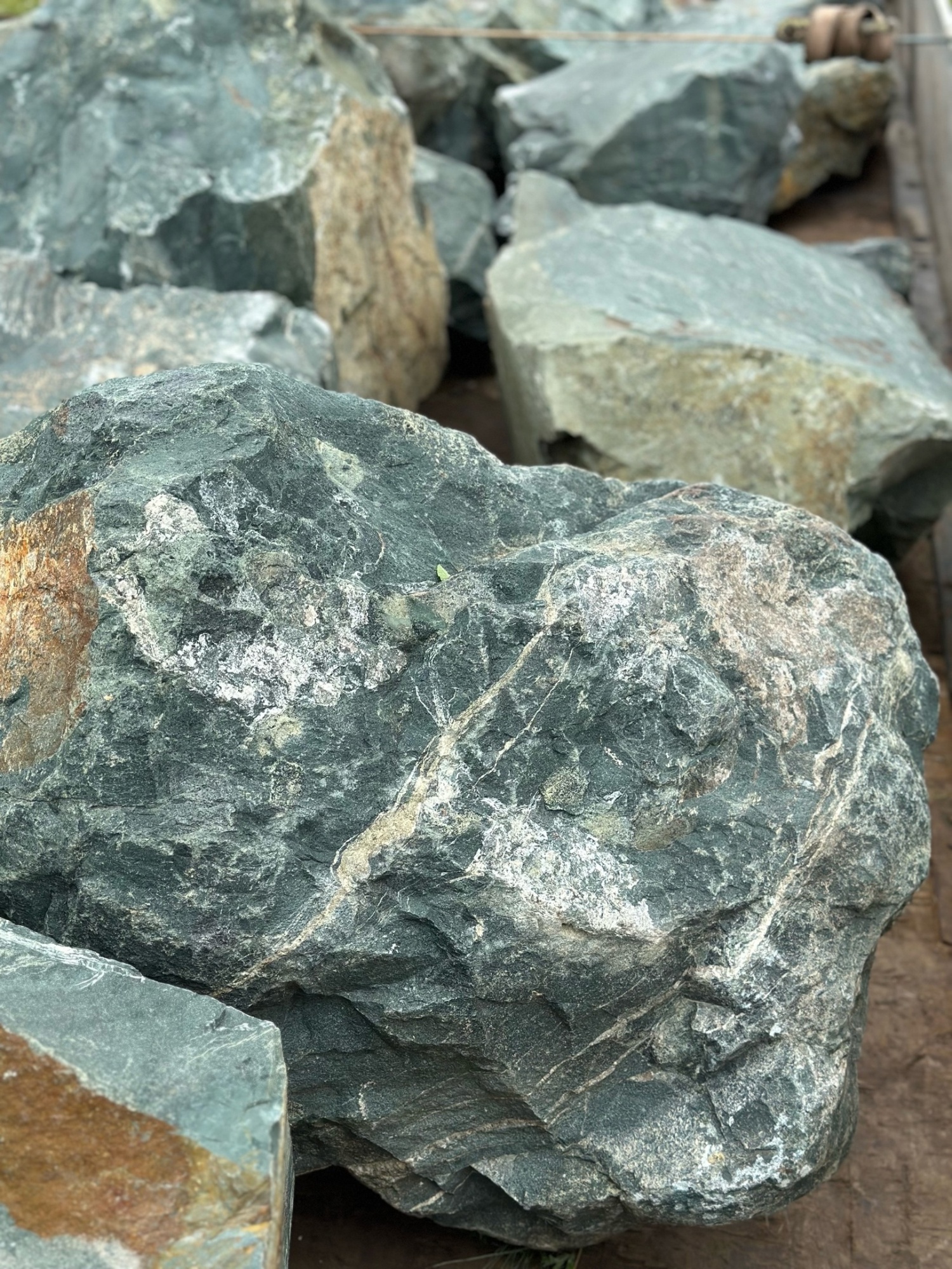 Камни для ландшафтного дизайна зелёные 10-60 килограмм купить в Улан-Удэ