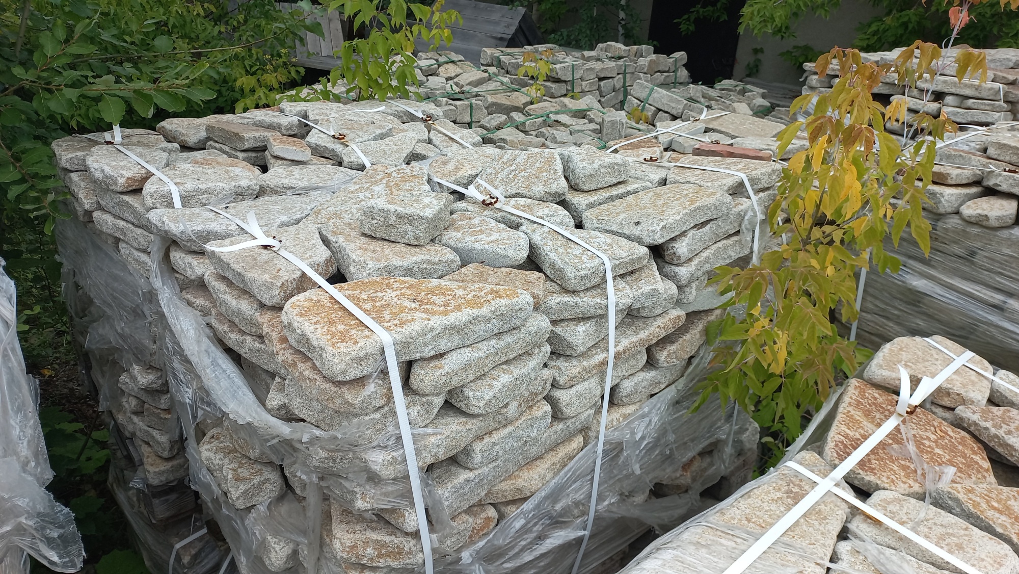 Плитняк галтованный гранитный для ландшафтного дизайна купить в Улан-Удэ