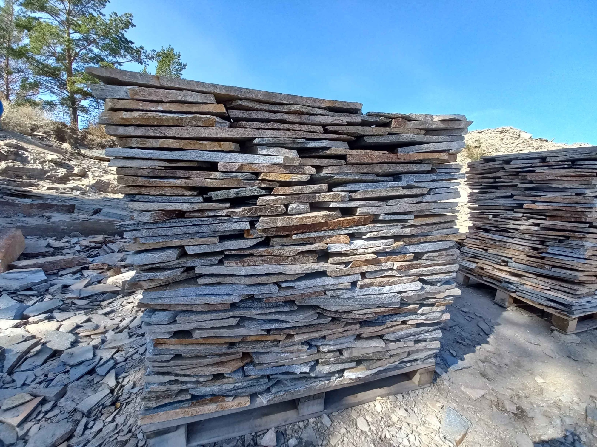 Плитняк златолит серебристый для фасада купить в Улан-Удэ