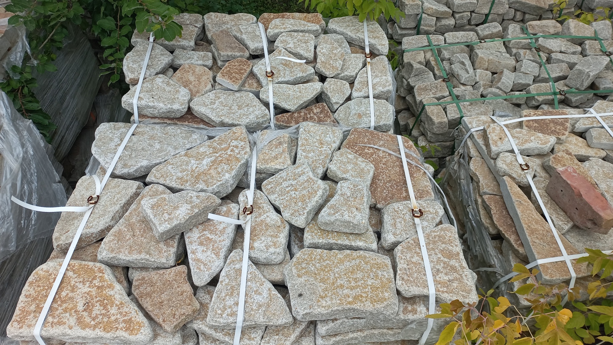 Гранитный плитняк галтованный для мощения купить в Улан-Удэ