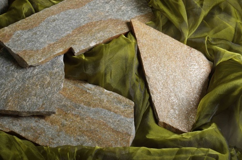 Плитняк златолит Уральский для цоколя, отмостки купить в Улан-Удэ